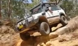 最新爆料越野车视频播放